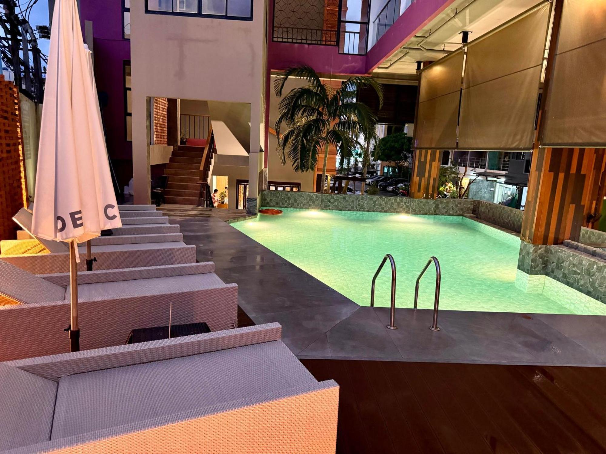 De Cozé Hotel Patong Esterno foto