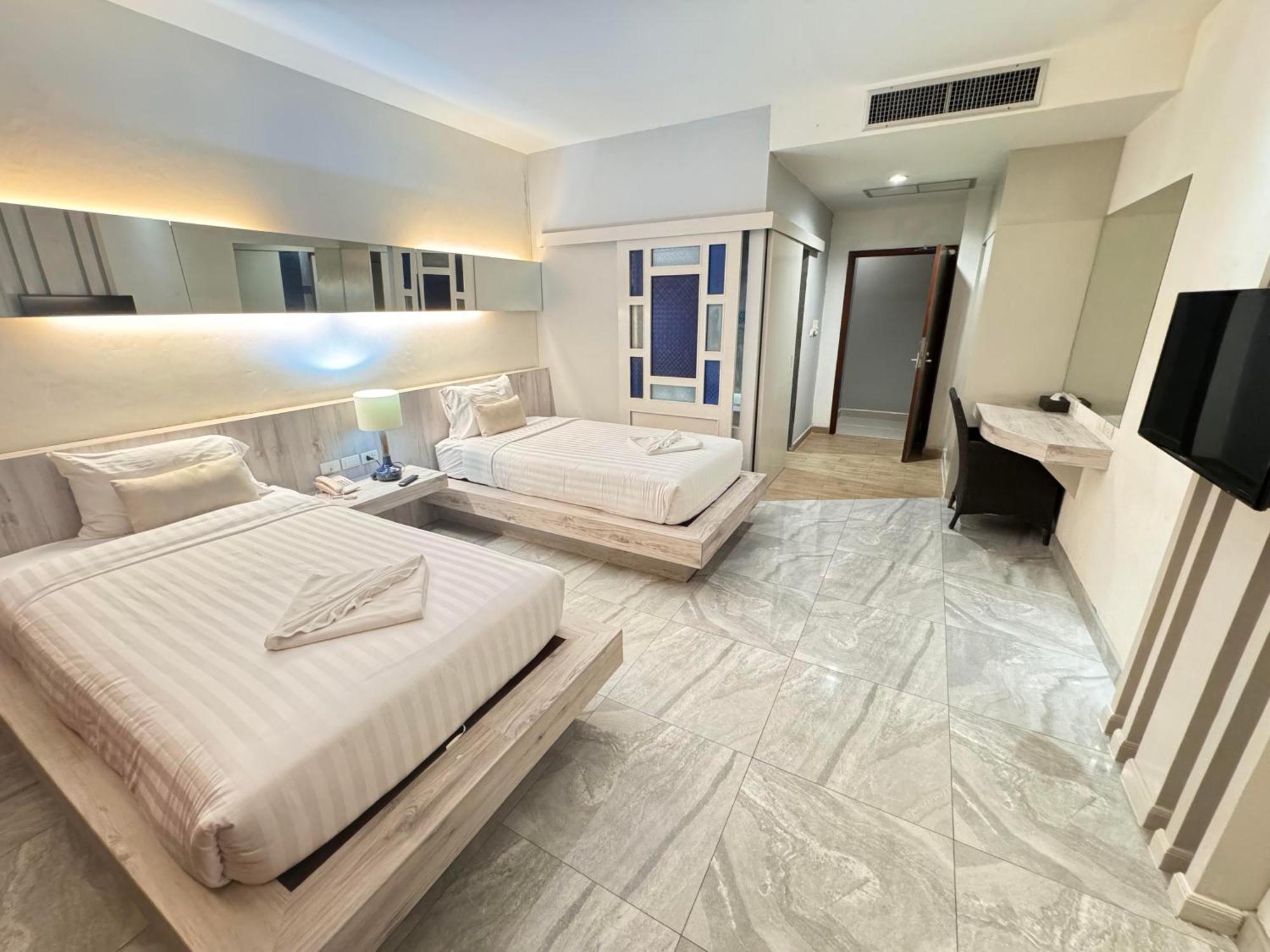De Cozé Hotel Patong Esterno foto