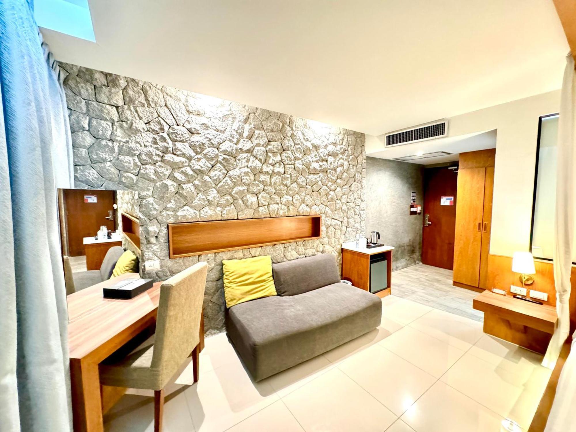 De Cozé Hotel Patong Esterno foto