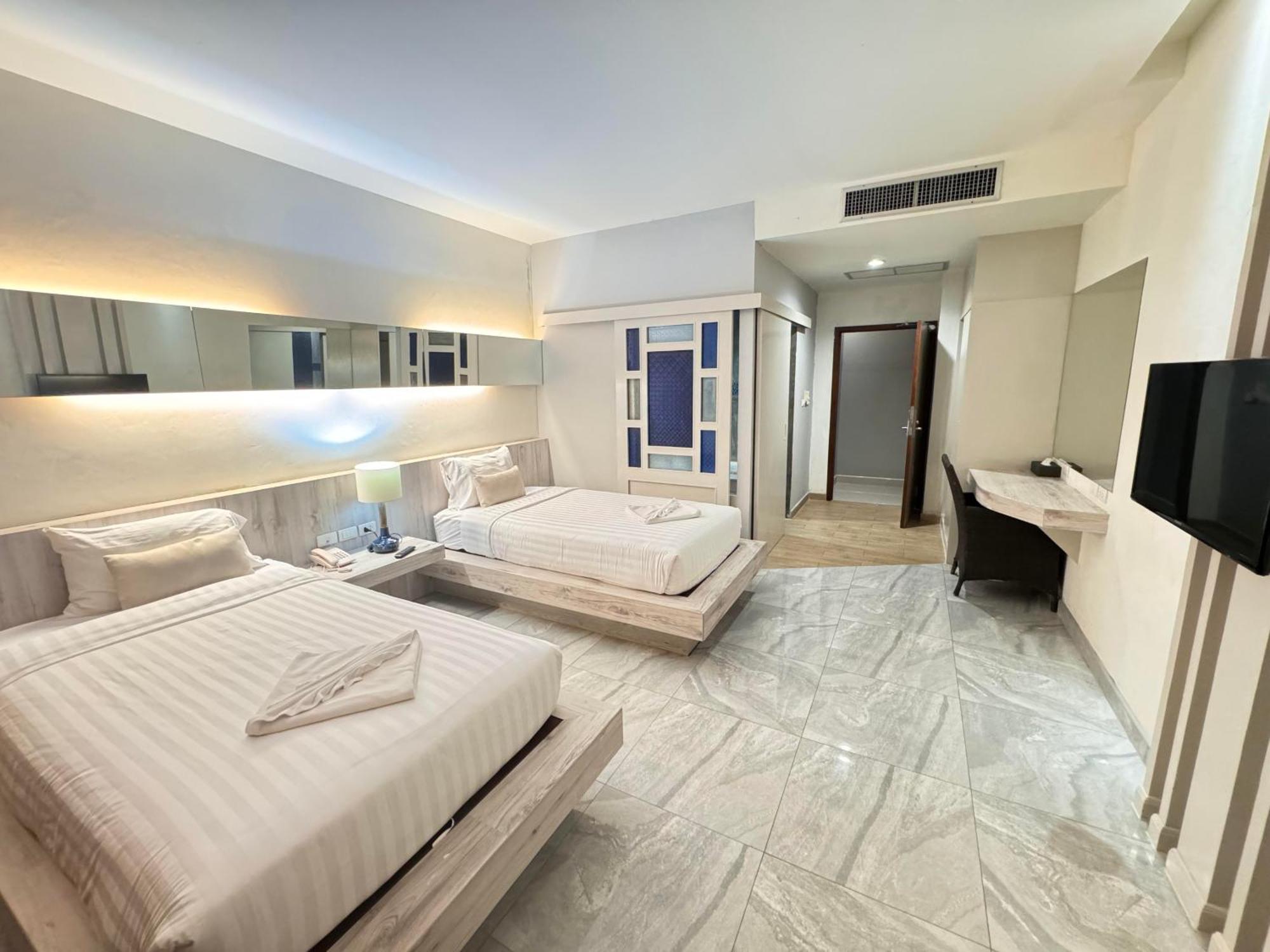 De Cozé Hotel Patong Esterno foto